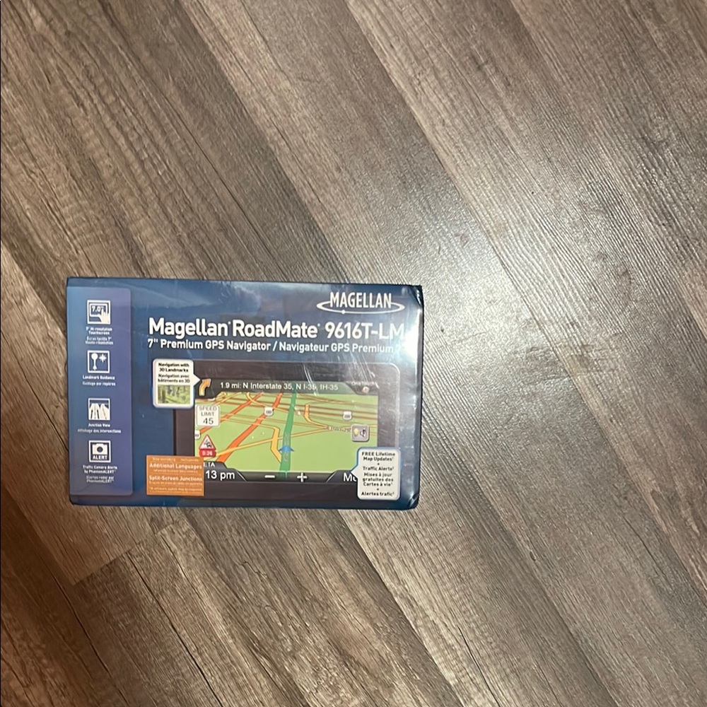 Magellan Outdoors RoadMate 9616T-LM GPS Navigator in Blue. Brand new
